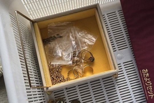 名古屋市西区の遺品整理でお預かりした指輪やネックレスなどの小物