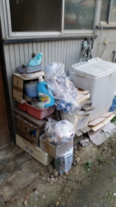 守山区裏庭の不用品回収