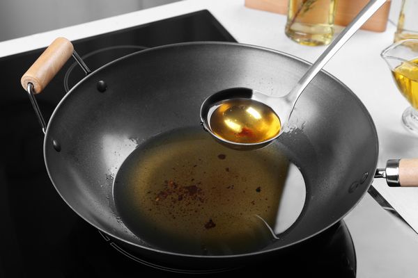 油を処分する前に知っておきたい2つのこと