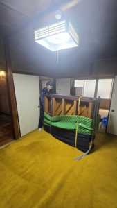 となりの部屋に移動