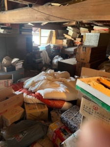 屋根裏片付け前