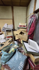 和室作業前　ごちゃごちゃ