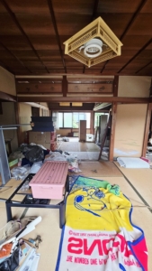 2階部分　作業中　大物家具中心に出していきます