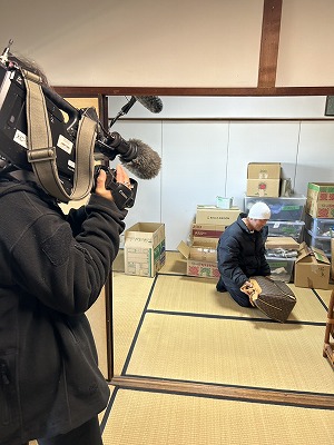 カメラを向ける