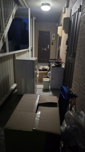 玄関に一旦仮置き　すぐに車両に