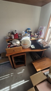 洋間作業前画像　デスクなど回収